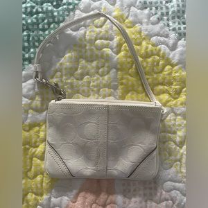 ✨ COACH Wristlet✨